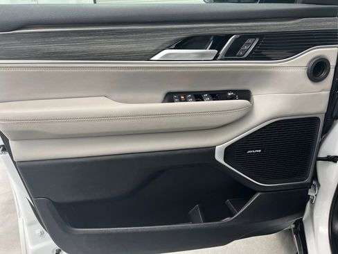 Used 2024 Jeep Wagoneer Series II w/ Flexible Seating Group image 11