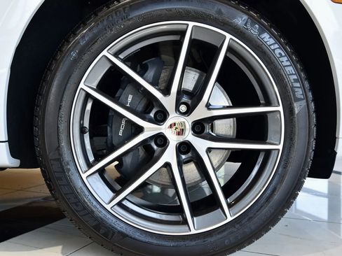 Used 2024 Porsche Macan AWD/4WD image 9