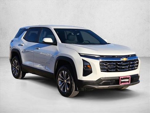 Used 2025 Chevrolet Equinox LT FWD image 3