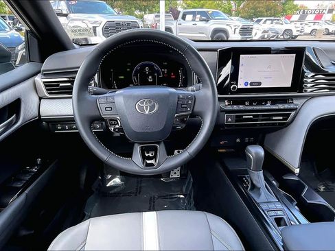 Used 2026 Toyota Camry SE FWD image 5