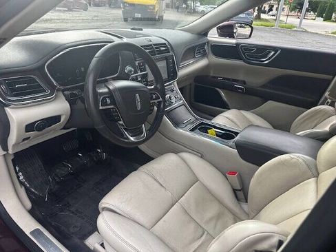 Used 2017 Lincoln Continental Select image 10