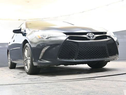 Used 2017 Toyota Camry SE w/ Moonroof Package image 34