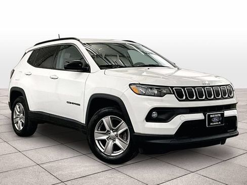 Used 2022 Jeep Compass Latitude AWD/4WD image 2