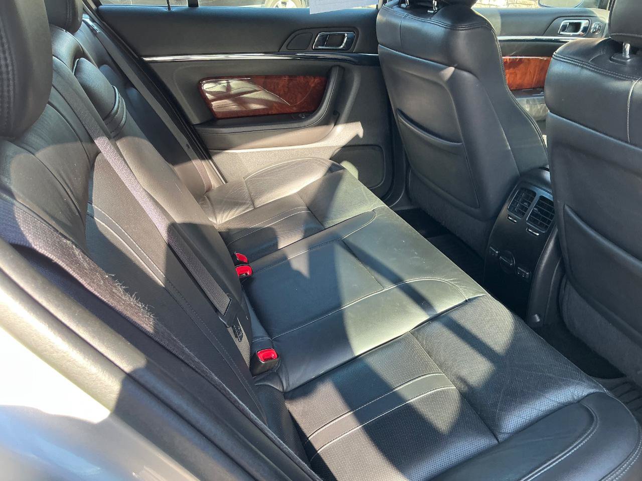 Used 2013 Lincoln MKS AWD image 12