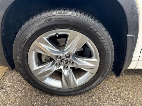 Used 2018 Toyota Highlander Limited AWD/4WD image 13