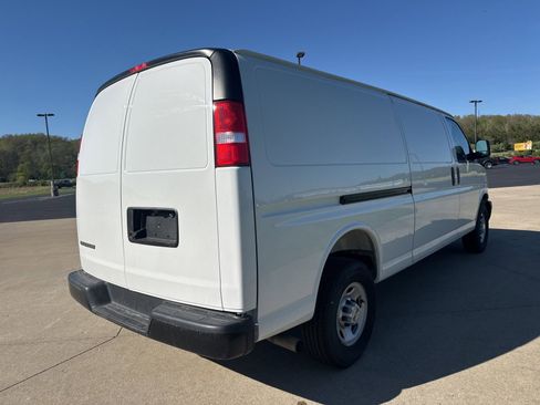 Used 2025 Chevrolet Express 2500 Extended w/ Driver Convenience Package image 4