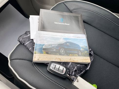 Used 2023 Chrysler Pacifica Limited w/ Trailer Tow Group image 44