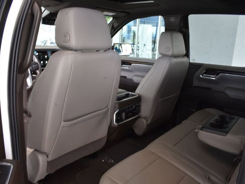Certified 2022 GMC Sierra 1500 SLT w/ SLT Convenience Package AWD/4WD image 32