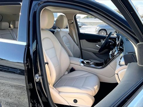 Used 2019 Mercedes-Benz GLC 350e GLC 350e image 9