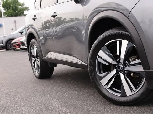 Certified 2025 Nissan Rogue SL w/ SL Premium Package AWD/4WD image 3