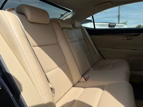 Used 2013 Lexus ES 300h Hybrid w/ Luxury Pkg image 17