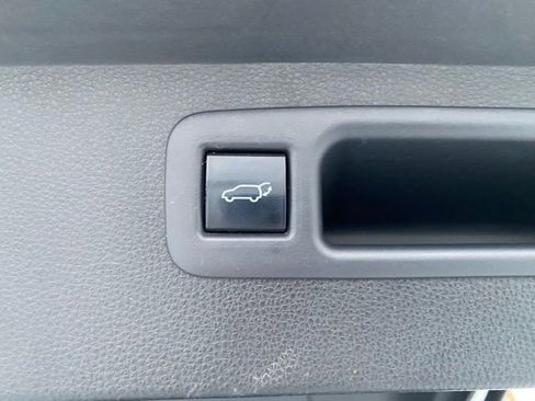 Certified 2020 Toyota Highlander XLE image 11