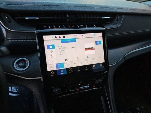 Used 2024 Jeep Grand Cherokee Limited image 24