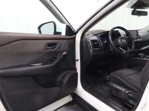 Used 2022 Nissan Rogue S FWD image 10