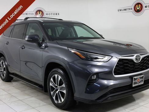 Used 2022 Toyota Highlander XLE AWD/4WD image 39