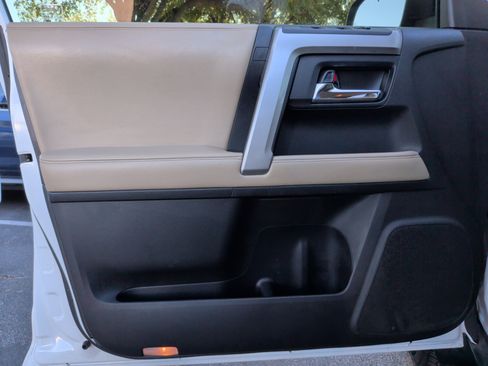 Used 2017 Toyota 4Runner SR5 Premium image 24