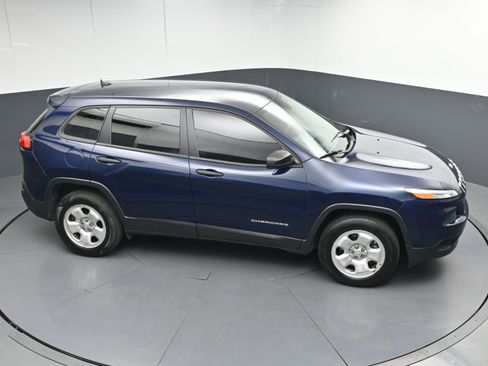 Used 2016 Jeep Cherokee Sport image 30