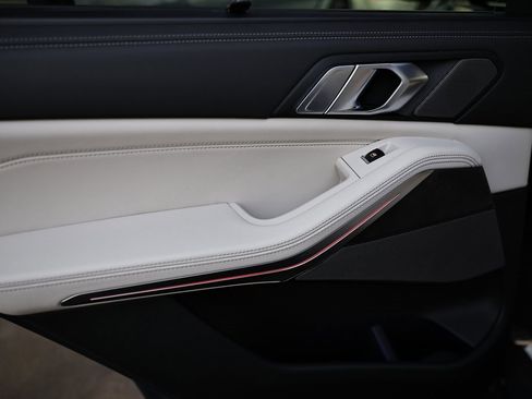 New 2026 BMW X5 xDrive40i w/ M Sport Package image 24