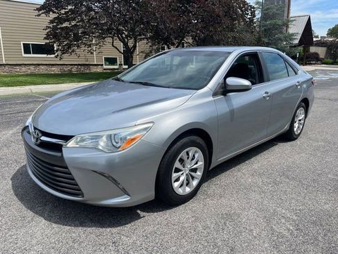 Used 2015 Toyota Camry LE FWD image 25