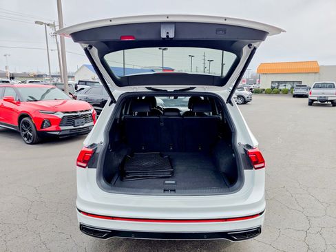 Used 2022 Volkswagen Tiguan SE R-Line image 34