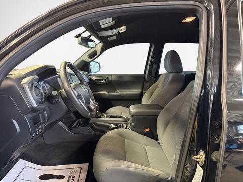 Used 2017 Toyota Tacoma TRD Sport w/ Tow Package AWD/4WD image 12