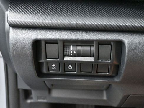 Used 2020 Subaru Crosstrek 2.0i Premium AWD/4WD image 25