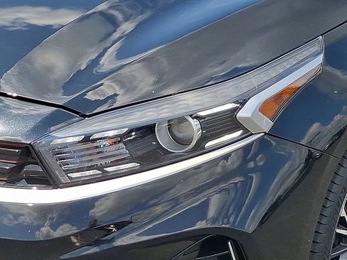 Used 2023 Kia Forte GT-Line w/ GT-Line Premium Package FWD image 9