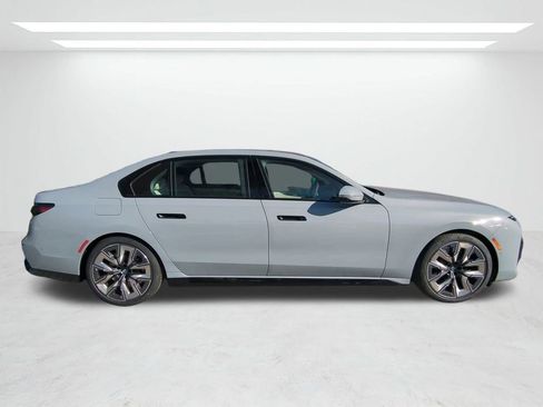 New 2026 BMW 760i xDrive w/ Premium Package image 3