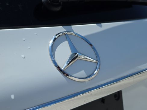 Used 2022 Mercedes-Benz GLC 300 4MATIC w/ Multimedia Package Lite image 9