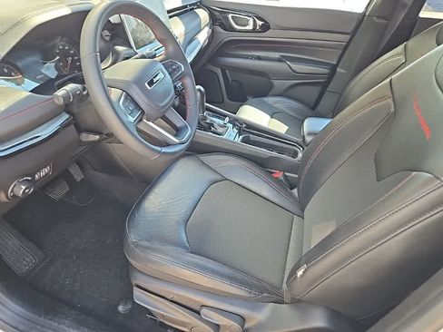 Used 2025 Jeep Compass Trailhawk AWD/4WD image 8