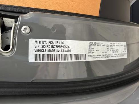 Used 2023 Chrysler Pacifica Pinnacle FWD image 38