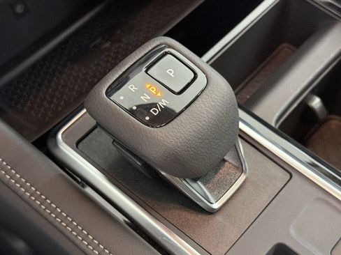 Used 2025 Nissan Pathfinder Platinum w/ Cargo Package image 34