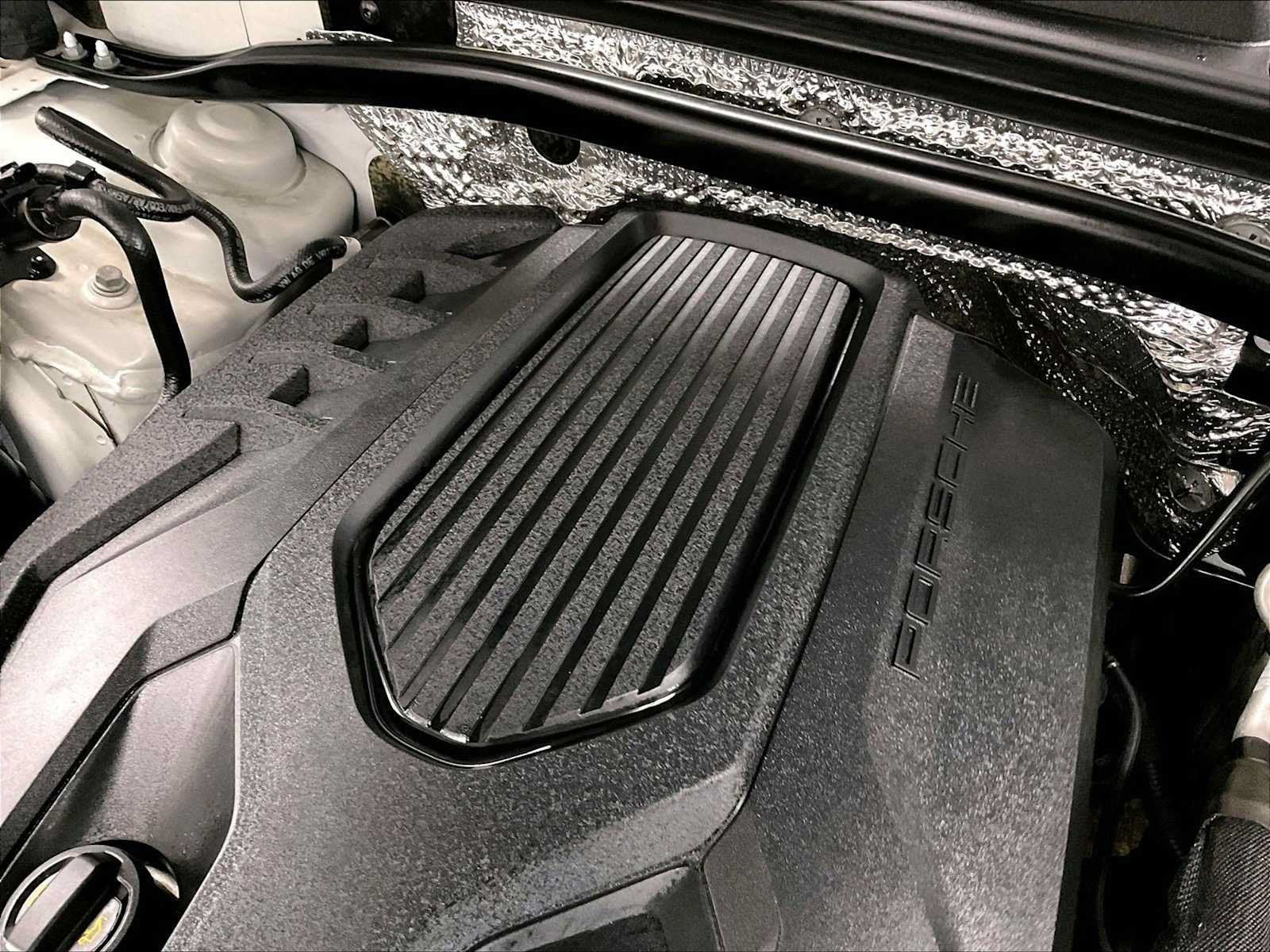 Certified 2023 Porsche Macan AWD/4WD image 33