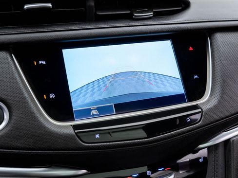 New 2025 Cadillac XT6 Luxury image 21