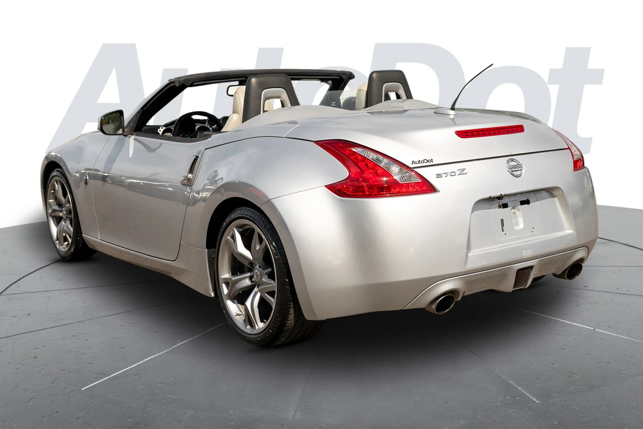Used 2010 Nissan 370Z Touring w/ Sport Pkg RWD image 2