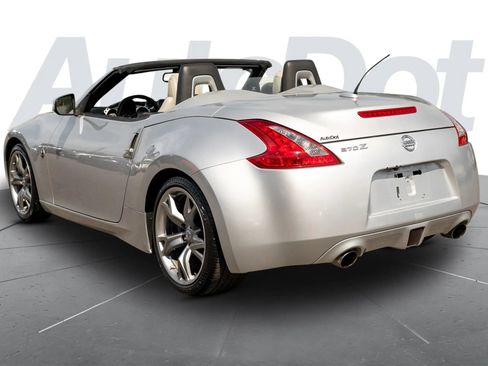 Used 2010 Nissan 370Z Touring w/ Sport Pkg RWD image 2