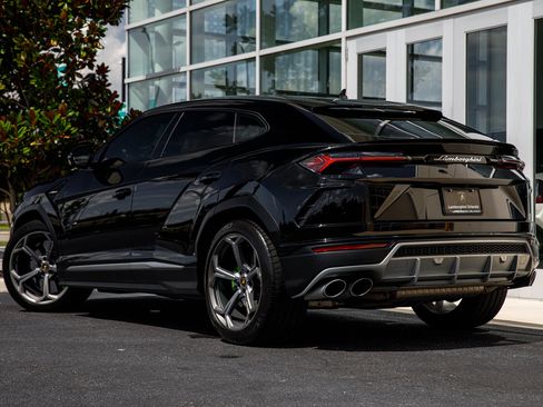 Used 2022 Lamborghini Urus AWD/4WD image 10