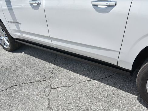 Used 2024 Chevrolet Suburban High Country image 8