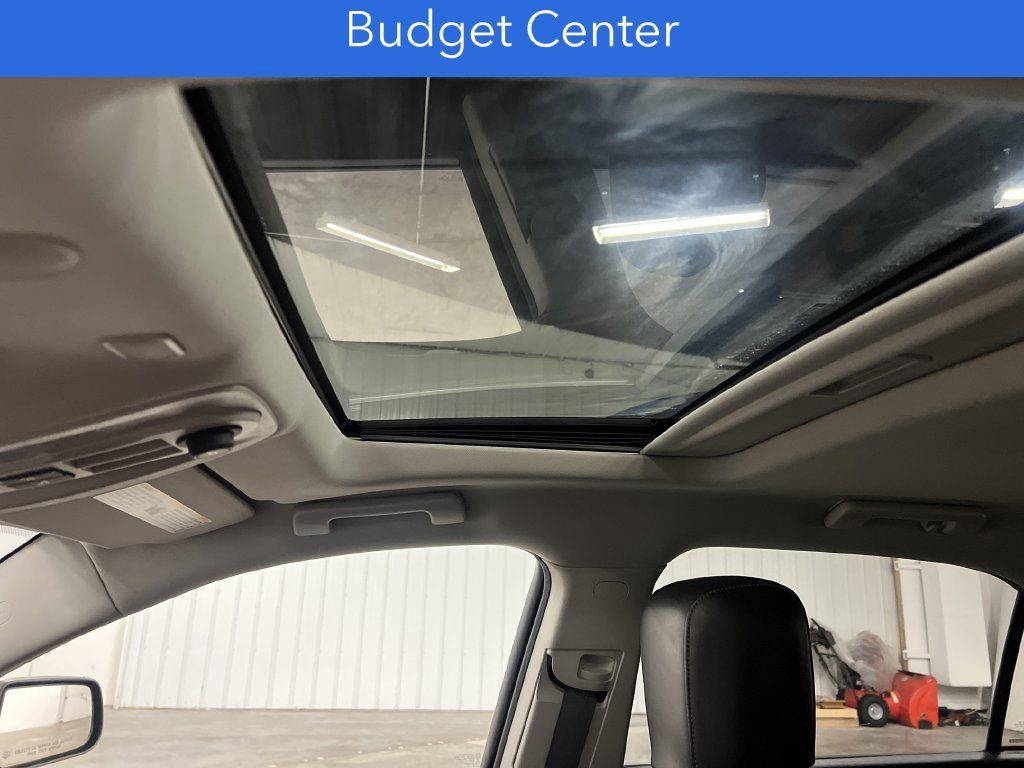 Used 2017 Chevrolet Equinox Premier w/ Enhanced Convenience Package FWD image 26