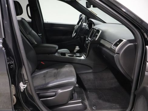 Used 2018 Jeep Grand Cherokee Altitude AWD/4WD image 24