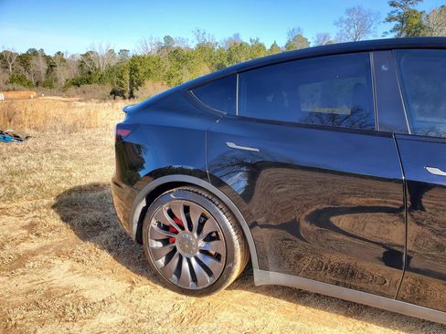 Used 2021 Tesla Model Y Performance image 11