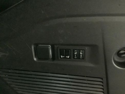 Used 2021 Chevrolet Suburban Z71 w/ Luxury Package image 26