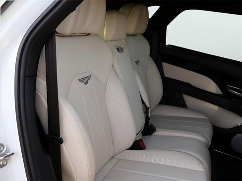 Used 2023 Bentley Bentayga Extended Wheelbase image 14