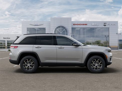 New 2025 Jeep Grand Cherokee Limited w/ Trailer Tow Package image 21