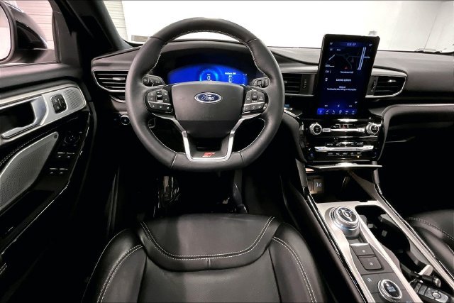 Used 2024 Ford Explorer ST w/ Technology Package AWD/4WD image 6