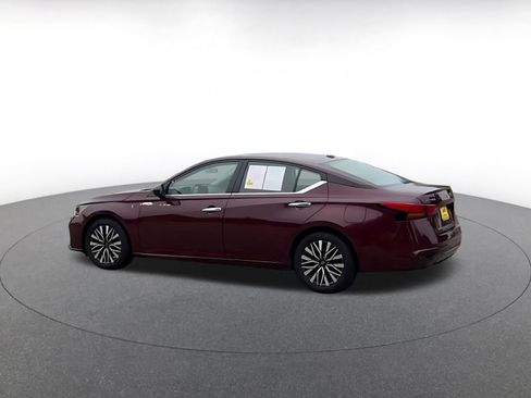 Used 2025 Nissan Altima 2.5 SV FWD image 9