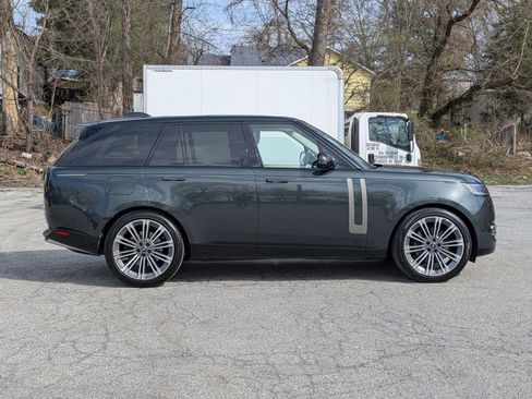 Used 2024 Land Rover Range Rover SE AWD/4WD image 2