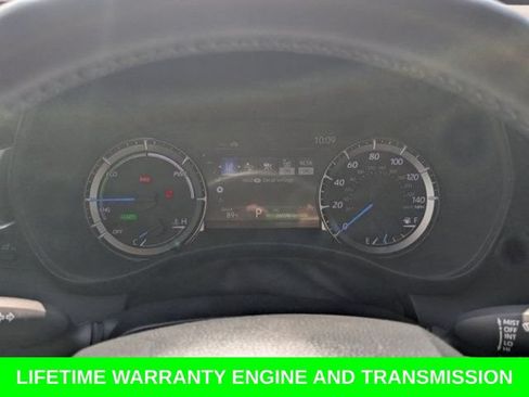 Used 2024 Toyota Highlander LE FWD image 27