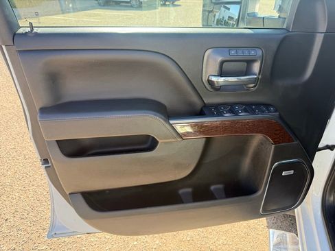 Used 2018 GMC Sierra 2500 SLT w/ Duramax Plus Package AWD/4WD image 9