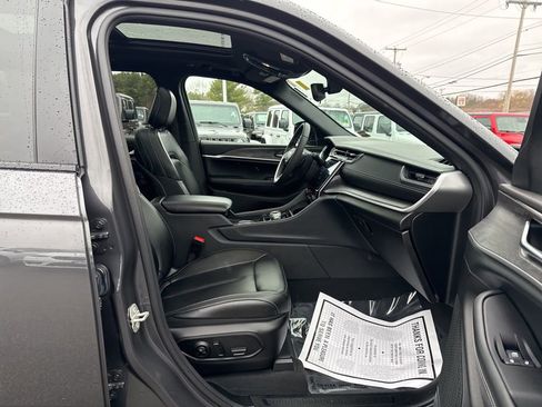 Certified 2024 Jeep Grand Cherokee Limited image 30